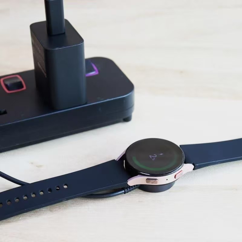 Wireless Charger Watch - حامل شحن لاسلكي مغناطيسي محمول بمنفذ